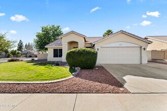 Building Photo - 1777 E Sheffield Ave