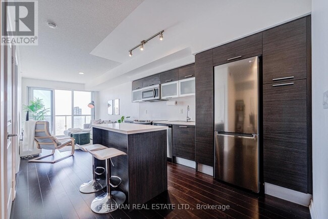 Photo du bâtiment - 386-3386 Yonge St