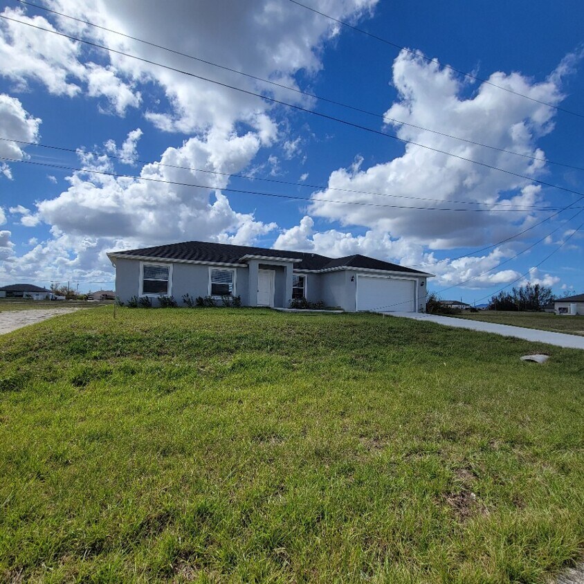 Primary Photo - Gorgeous Brand New 4Bd/2Ba Home in Cape Co...