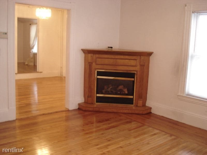 Primary Photo - 2 br, 1 bath Apartment - 11 Smith Ct,