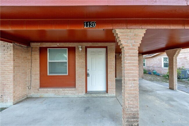 Building Photo - 1120 Vista Hermosa St