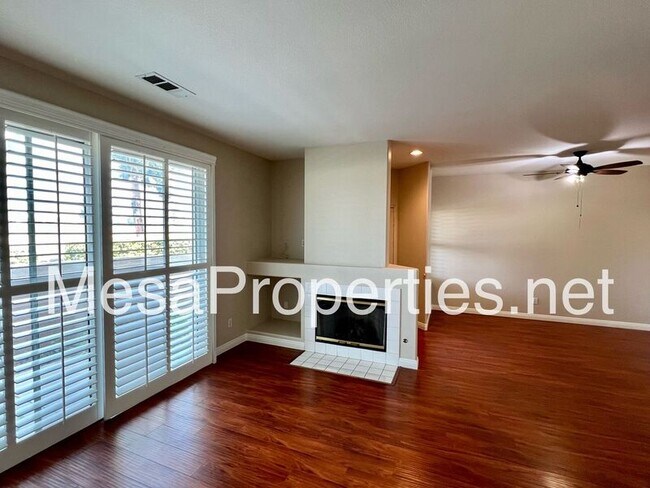 Foto del edificio - 1042 N. Turner Ave.