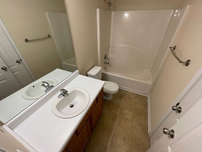 Building Photo - BRIDGEWATER HOME! PRE-LEASING FOR AUGUST 2...