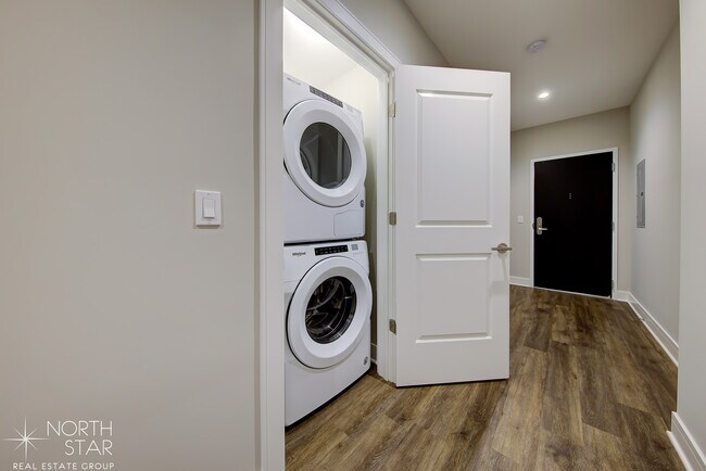 Building Photo - 3845 N Broadway St