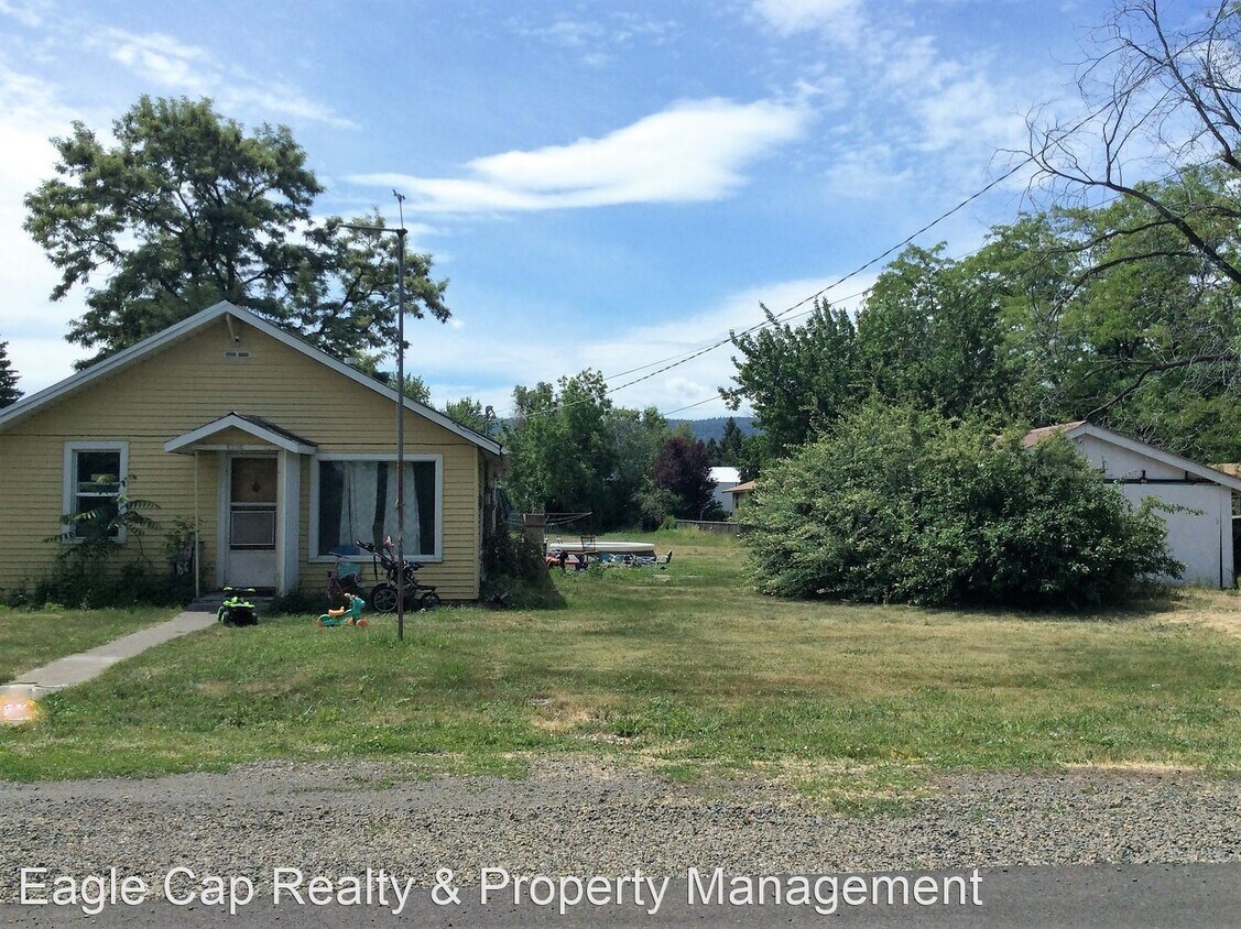 2 br, 1 bath House 1008 Lake Ave House Rental in La Grande, OR
