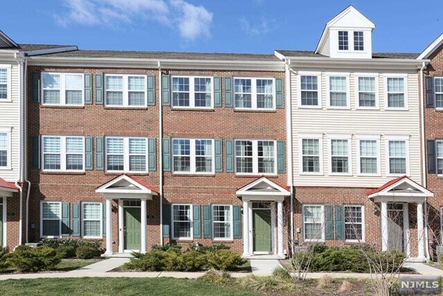 Primary Photo - 51 Landmark Ln