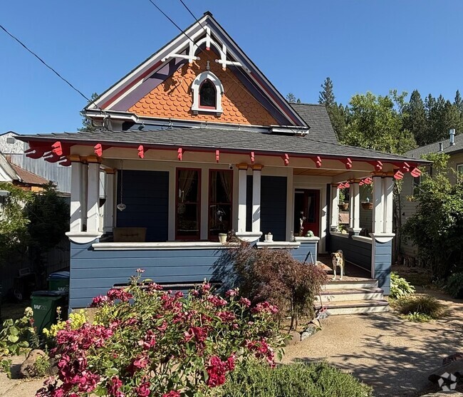 Building Photo - 409 E Main St