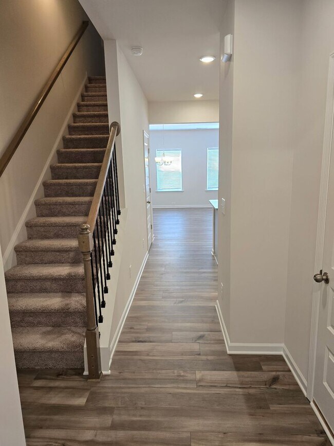 Foto del edificio - Brand new 3 bed 2.5 bath Townhome located ...