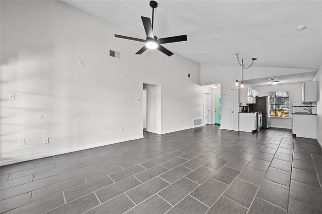 Foto del edificio - 8730 Birmingham Dr