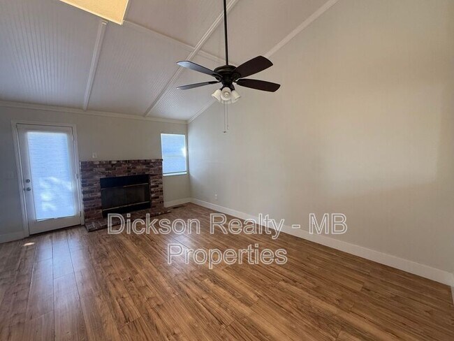 Foto del edificio - 994 Wheatland Ct