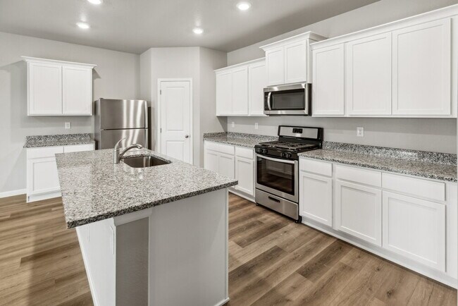 Building Photo - 923 Gianna Ave