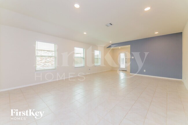 Building Photo - 312 Shiplap Ln