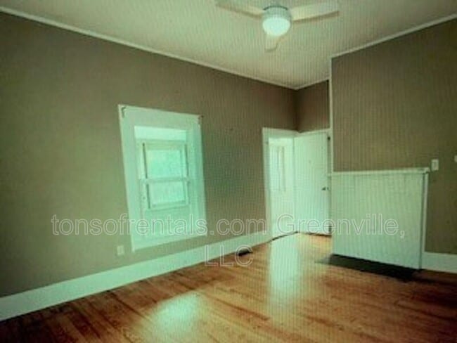 Building Photo - 9 E Street