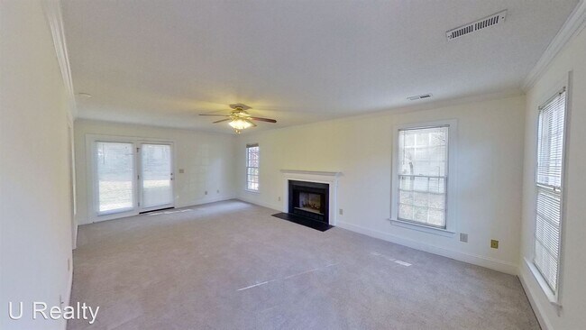 Foto del edificio - 3 br, 2.5 bath House - 2430 Kirkholm Dr