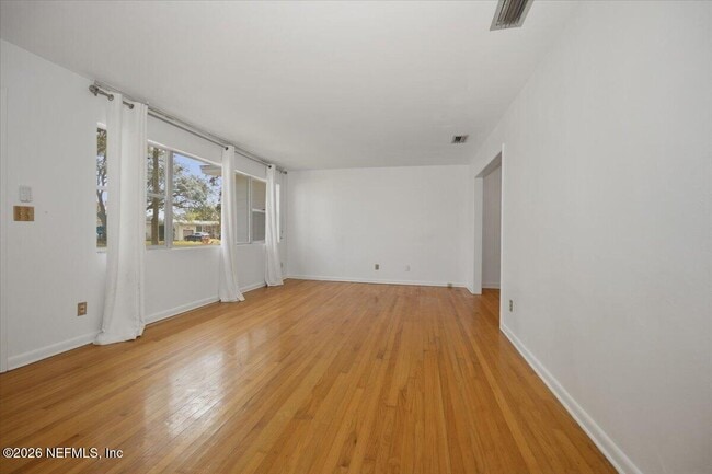 Building Photo - 2214 Larry Dr