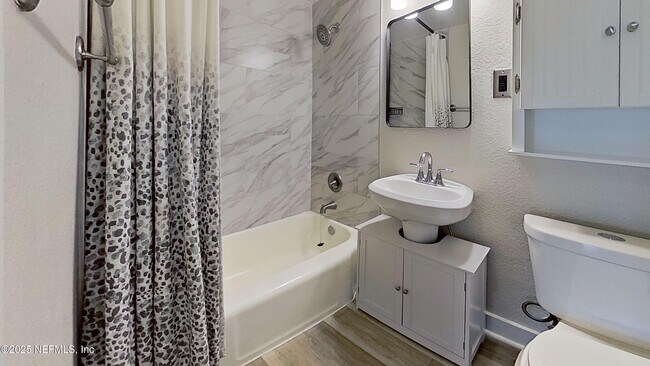 Foto del edificio - 311 W Ashley St