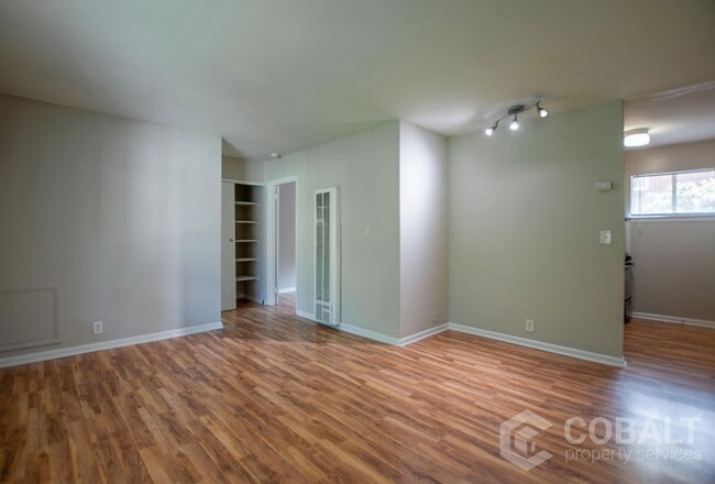 Building Photo - 905 Greenwood Ave NE