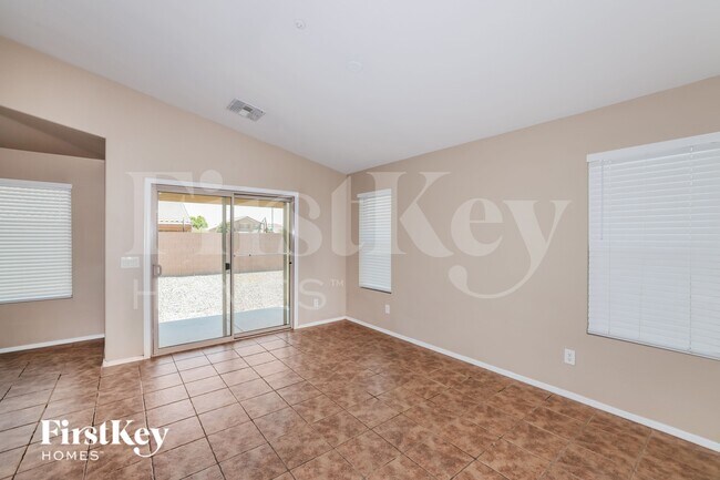 Foto del edificio - 11329 W Harrison St