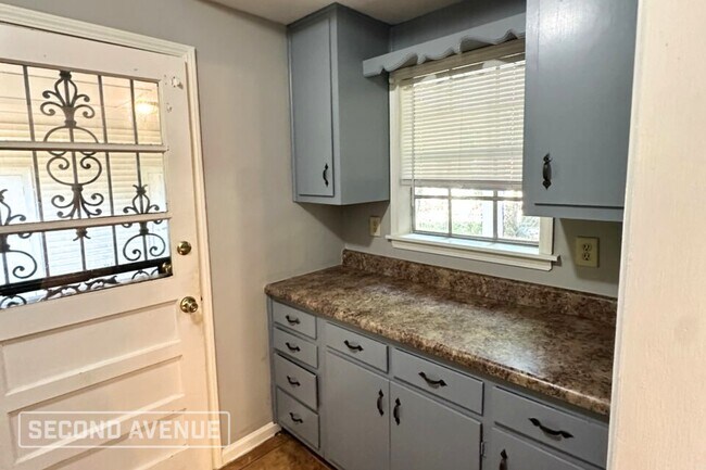 Foto del edificio - 5273 Fieldcrest Ave