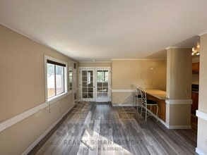 Building Photo - 872 Tanager St