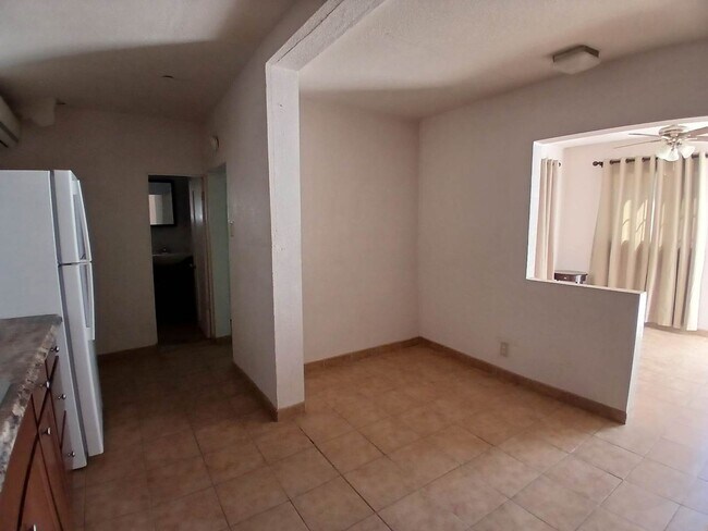 Building Photo - 445 Rosemont St