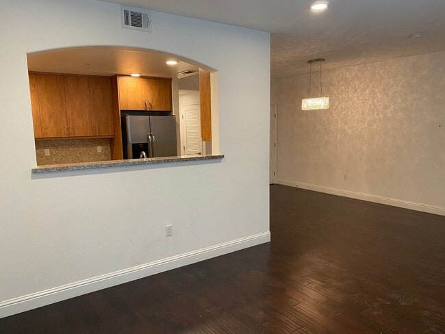 Foto del edificio - Immaculate 2 Bedroom 2 Bath Santa Clara Lu...