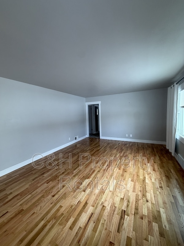 Building Photo - 1017 25th St W