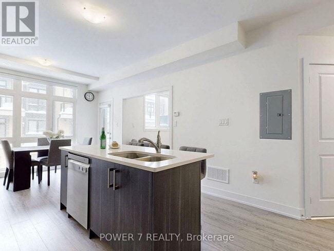 Photo du bâtiment - 8 Sayers Ln
