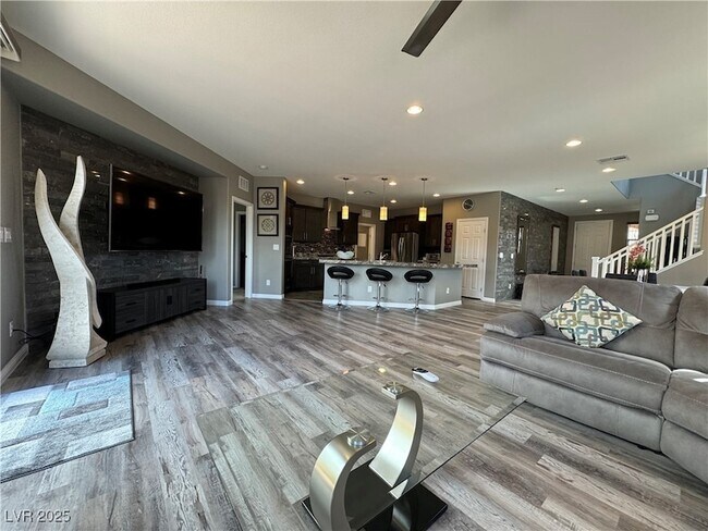 Building Photo - 745 Shiva St