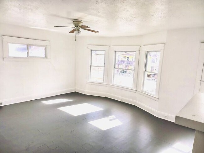 Foto del edificio - Spacious 2Bed, 1 Bath Home in Cleveland Ohio!