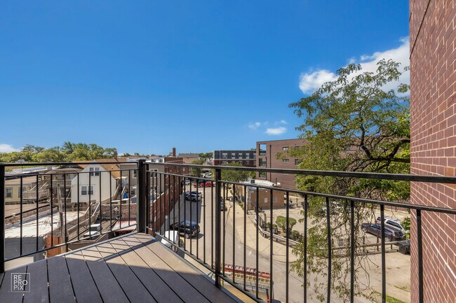 Foto del edificio - 3057 N Lawndale Ave