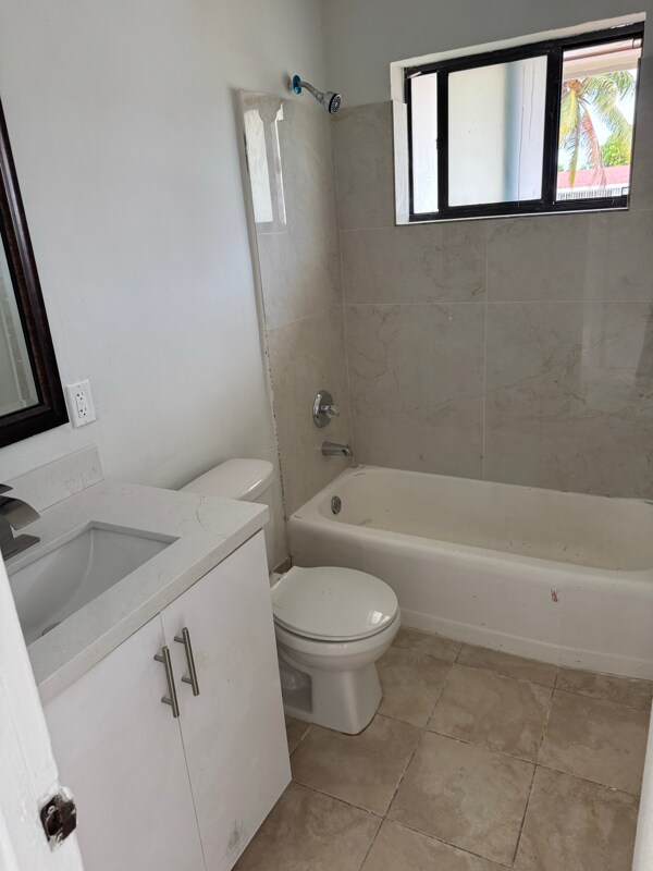 Foto principal - 548 NW 7th Ave