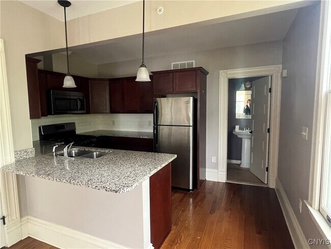 Foto del edificio - 2004 E Genesee St