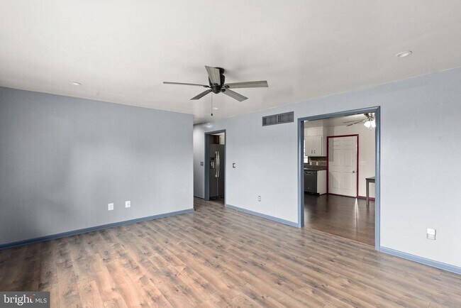 Foto del edificio - 7390 Woodbine Rd