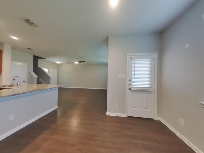Foto del edificio - 17615 Greystanes Rd