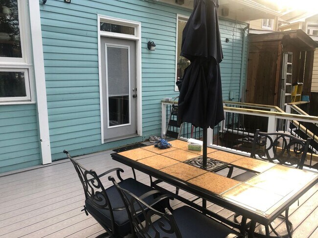 Foto del edificio - 462 Greenwood Ave NE