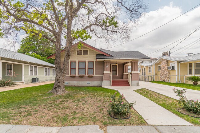 Building Photo - 638 Cedar St