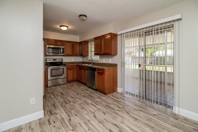 Building Photo - 1301 Baranova Rd