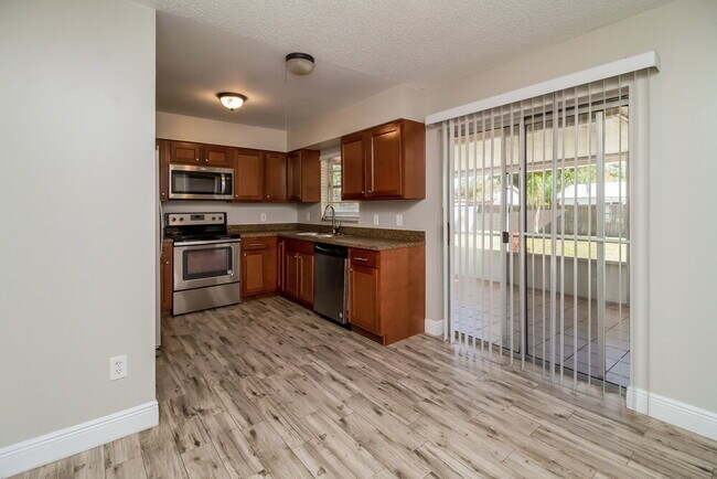 Foto del edificio - 1301 Baranova Rd