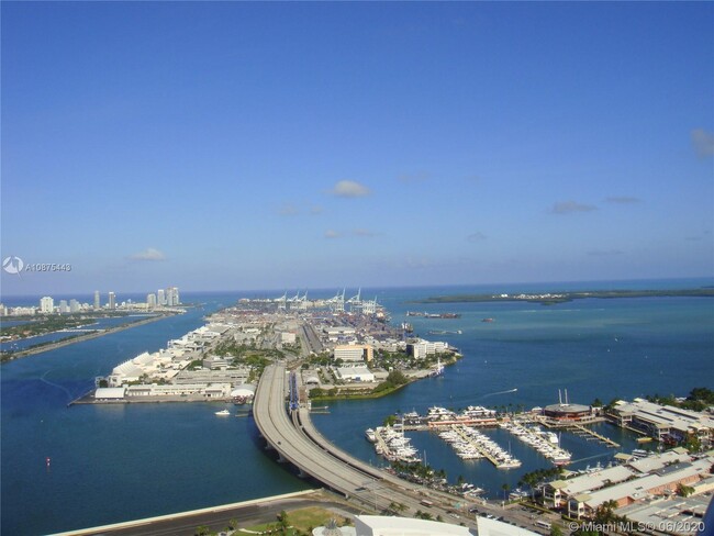 Foto del edificio - 888 Biscayne Blvd