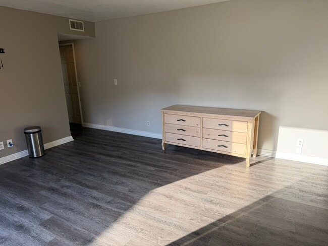 Building Photo - 2794 Carlmont Pl