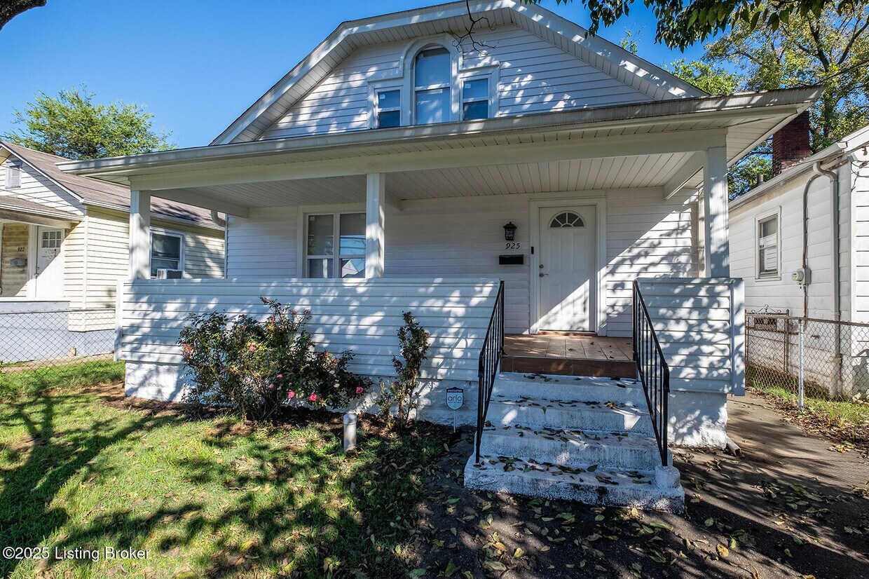 Primary Photo - 925 W Evelyn Ave