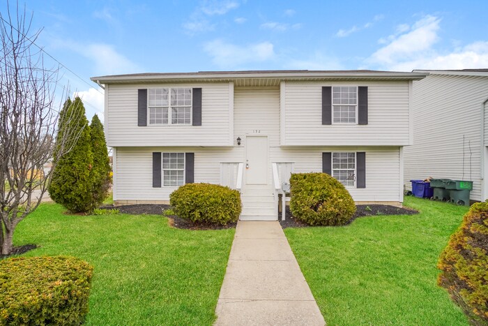 Foto principal - Beautiful 4 Bedroom with Spacious Backyard