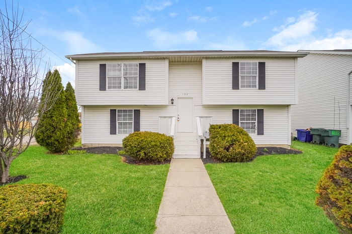 Primary Photo - Beautiful 4 Bedroom with Spacious Backyard