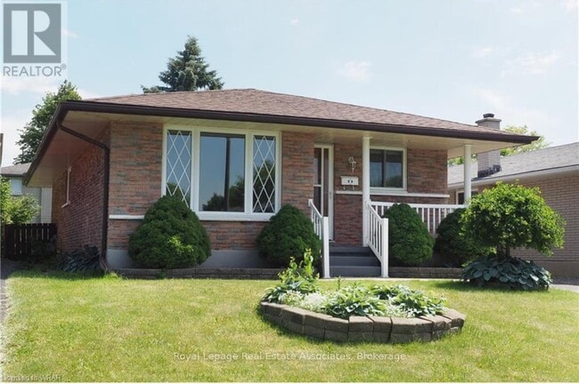 Building Photo - 86 Overlea Crescent