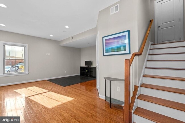 Building Photo - 9134 Kenway Ln