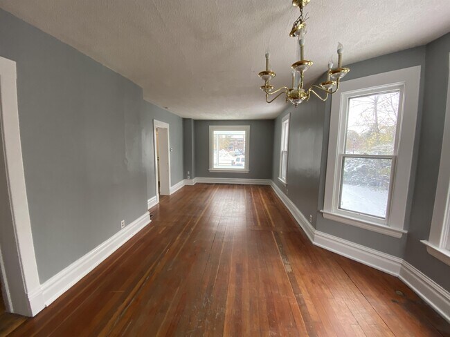 Building Photo - 708 7th St N