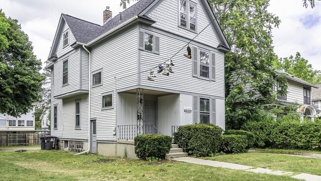 Building Photo - 1114 S Forest Ave