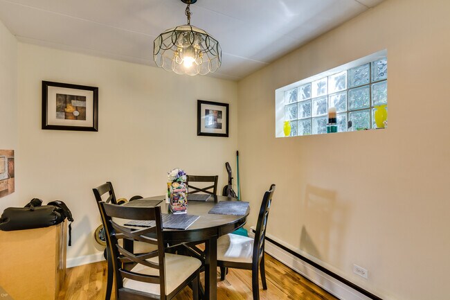 Foto del edificio - 2645 W Carmen Ave