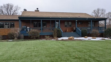 Building Photo - 421 Oakhill Ave